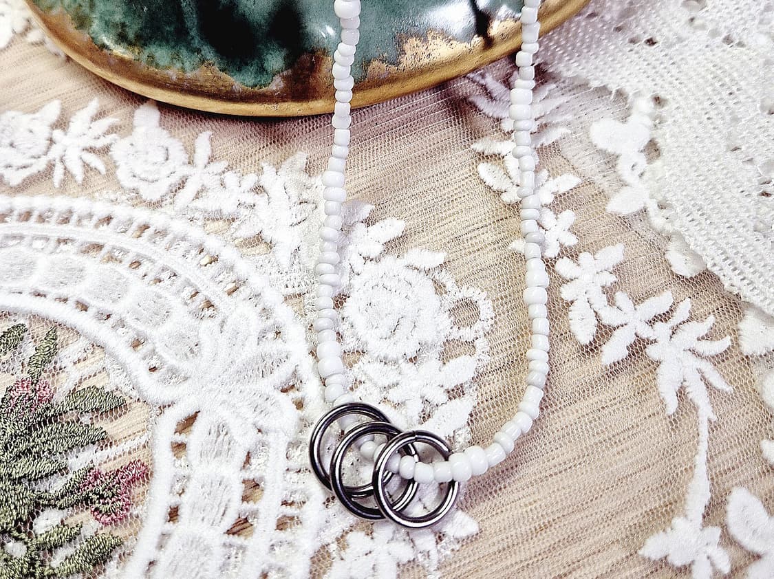 핸드메이드 화이트 비즈 써클 펜던트 토글바 목걸이 상품이미지4