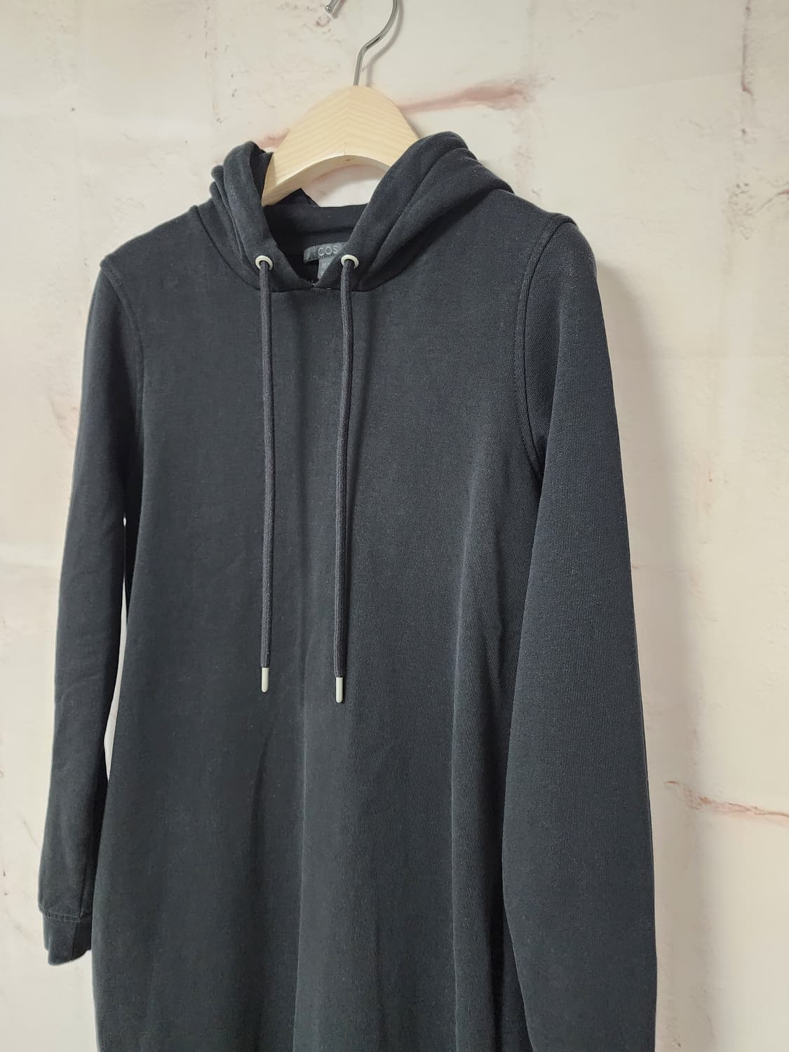 COS 기모 
블랙 후드 롱 원피스 상품이미지5