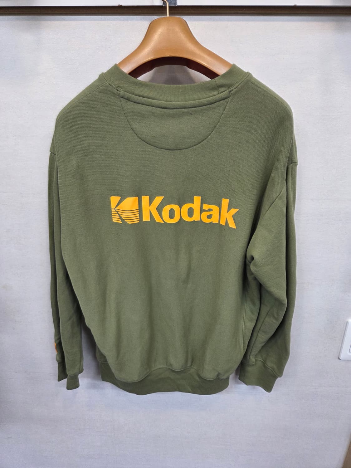 코닥 메일로 로고 카키 맨투맨 95 상품이미지2