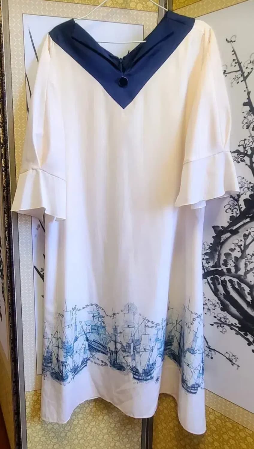 VIKI 네이비&크림 배색 롱 플레어 원피스 (배 프린팅 포인트) 상품이미지1