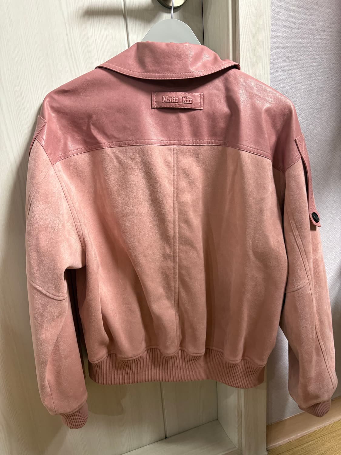 (W) 마뗑킴 스웨이드 믹스 레더 집업 점퍼 핑크 상품이미지3