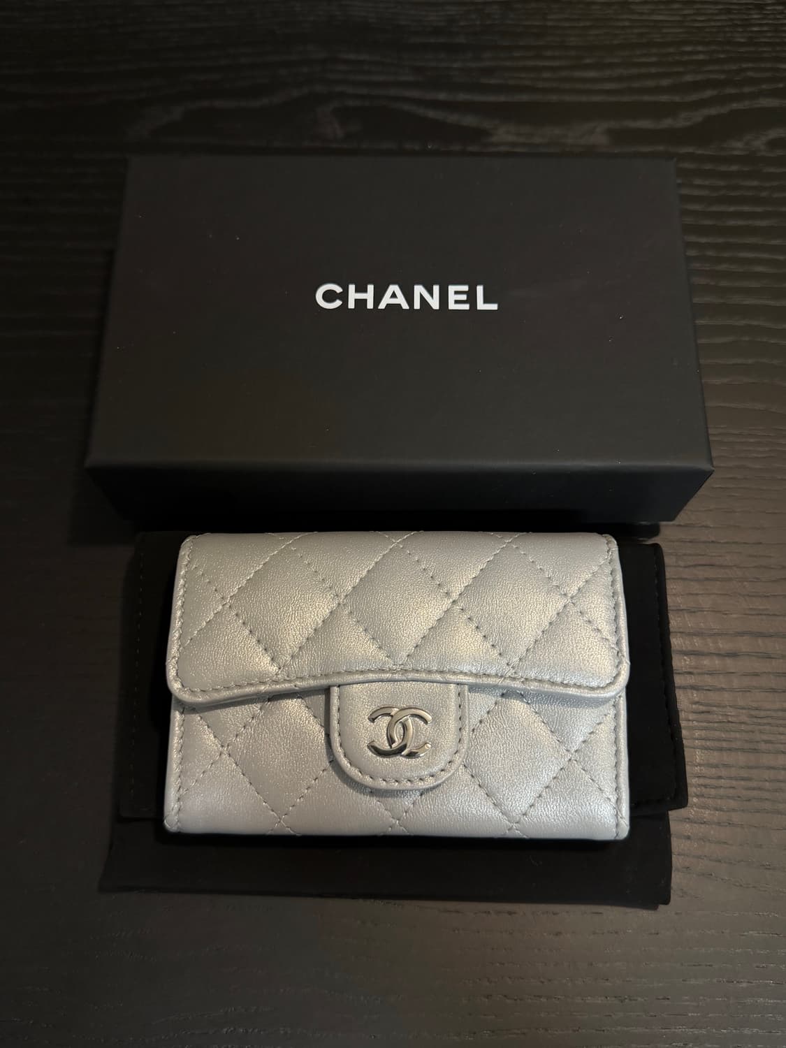 샤넬 클래식 카드지갑 실버 상품이미지1