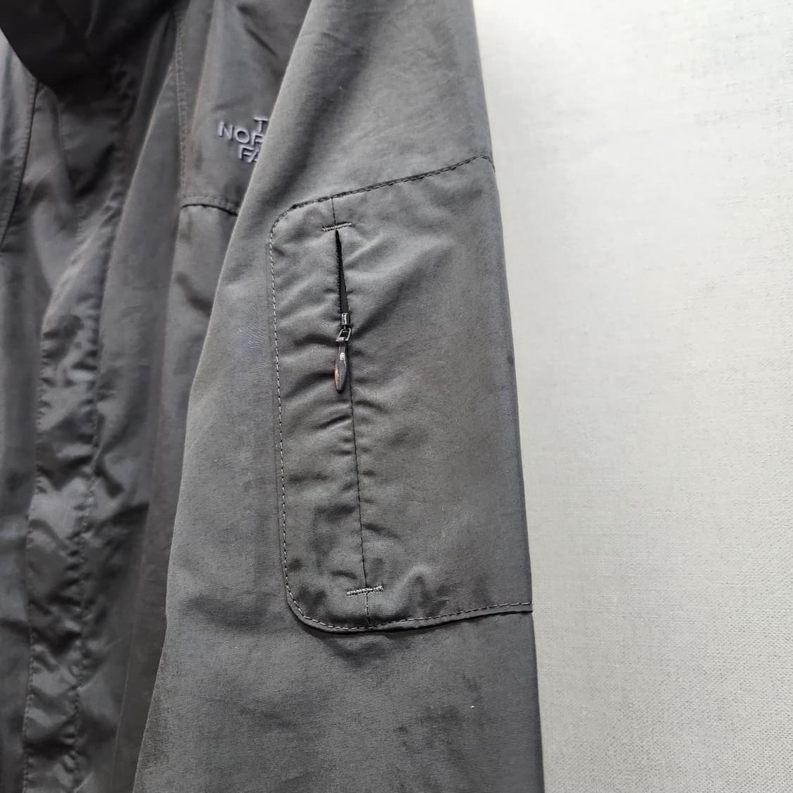 노스페이스 로고 사이드포켓 스트링 바람막이 L(L) 상품이미지3