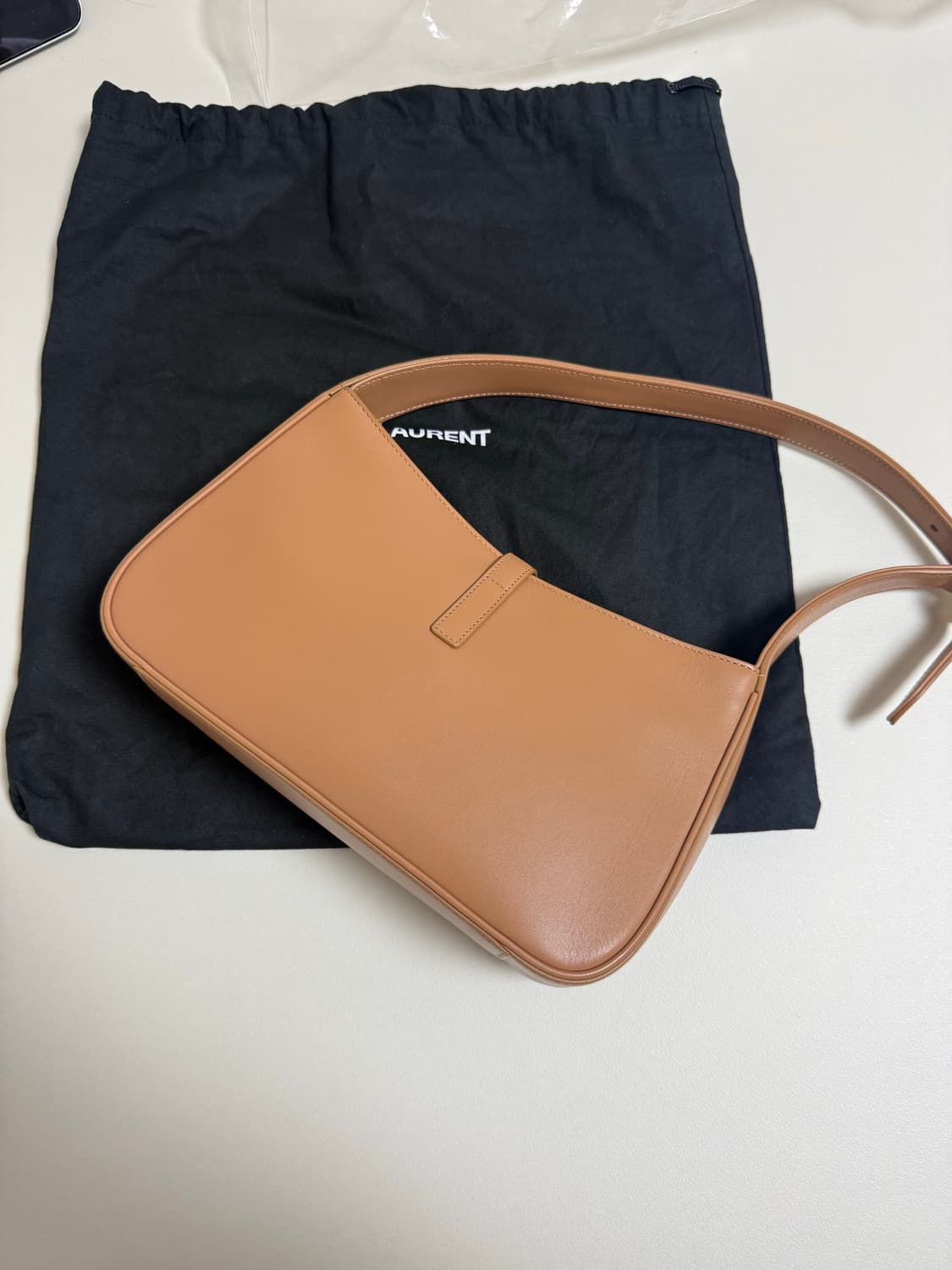 생로랑 르 5 아 7 호보백 듄(브라운) 상품이미지2