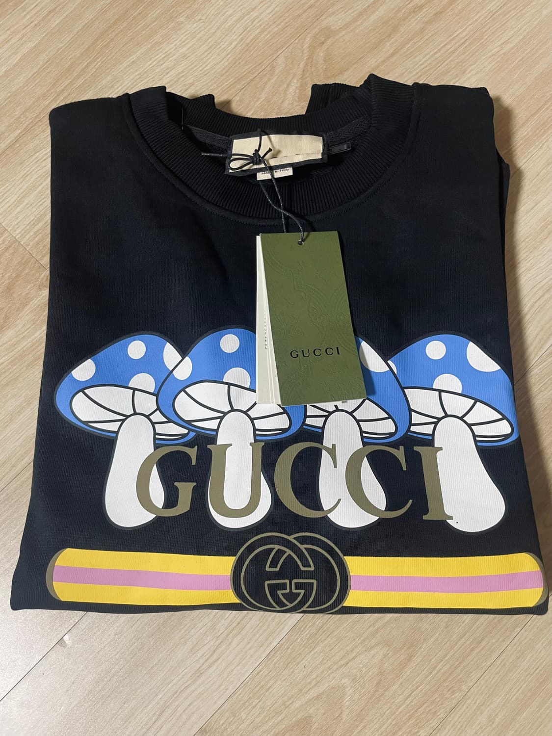 구찌 언발로고 버섯프린트 맨투맨 상품이미지1