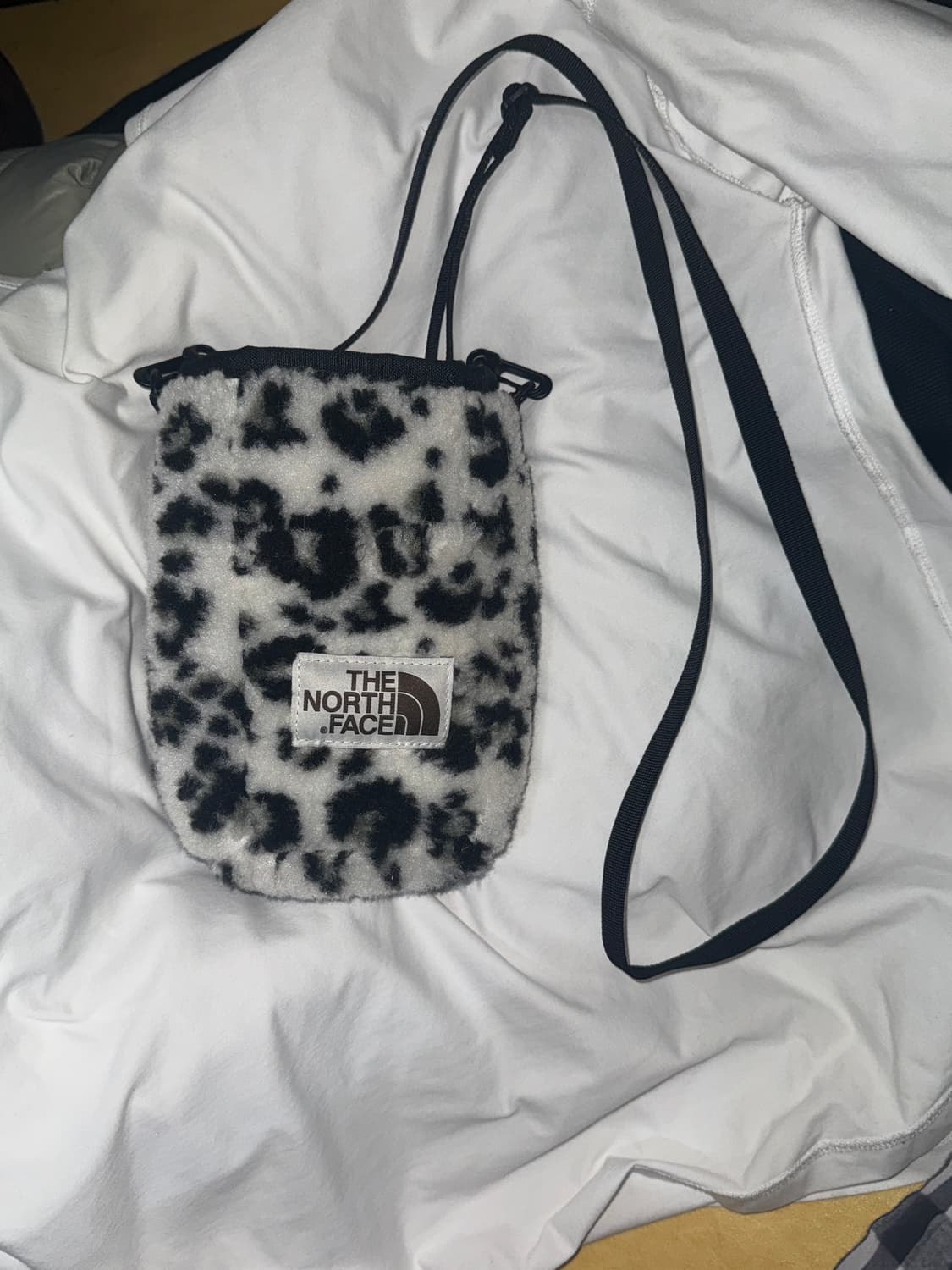 노스페이스 레오파드 무늬 겨울 가방 상품이미지1