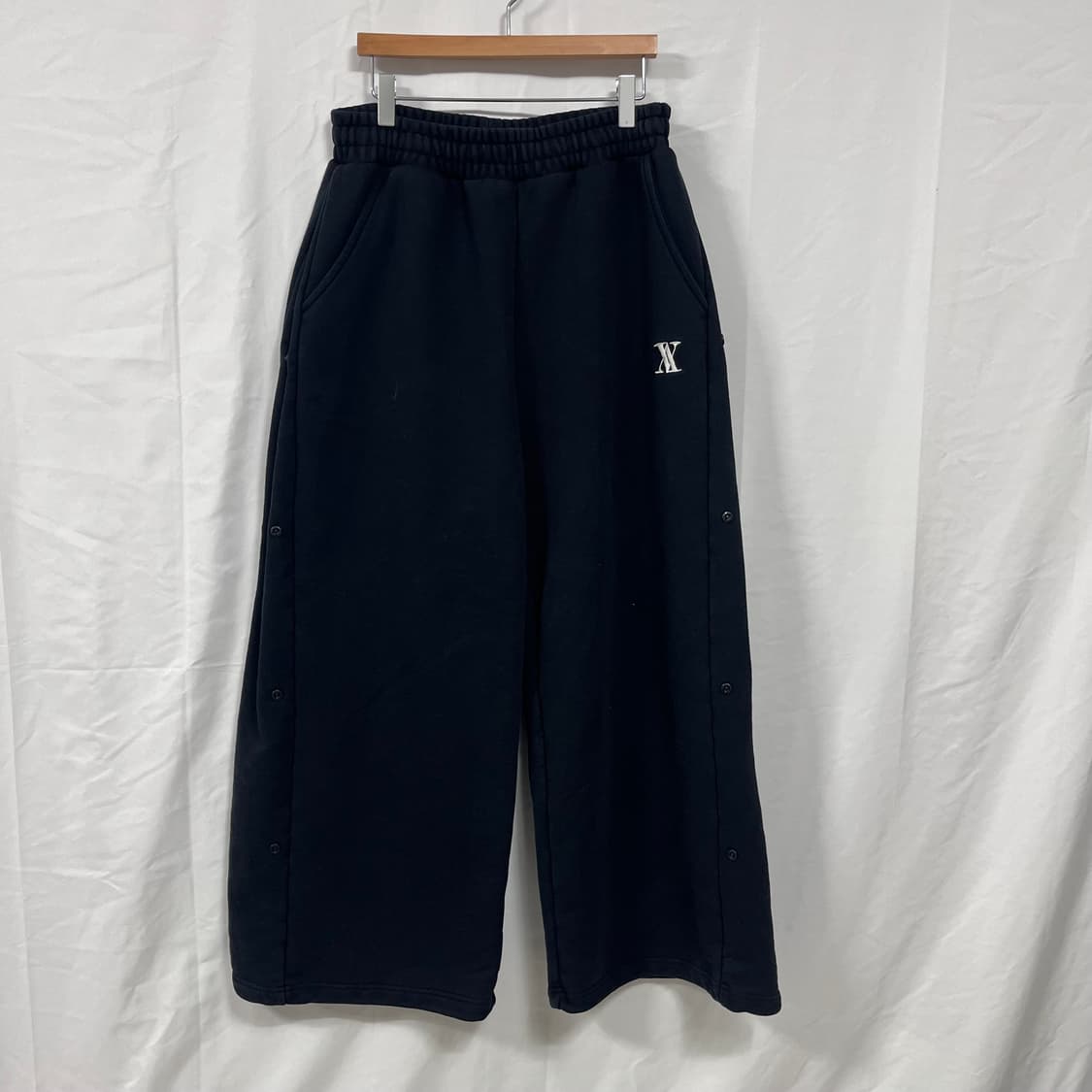 어반드레스(AVANDREE) 스냅 와이드 밴딩 스웻 팬츠 상품이미지1