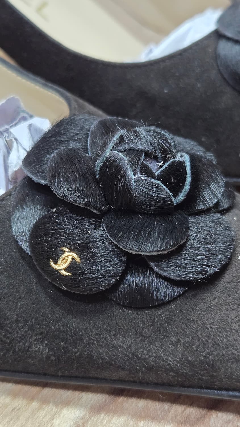 샤넬 까멜리아 스웨이드 플라워 장식 펌프스힐 상품이미지4