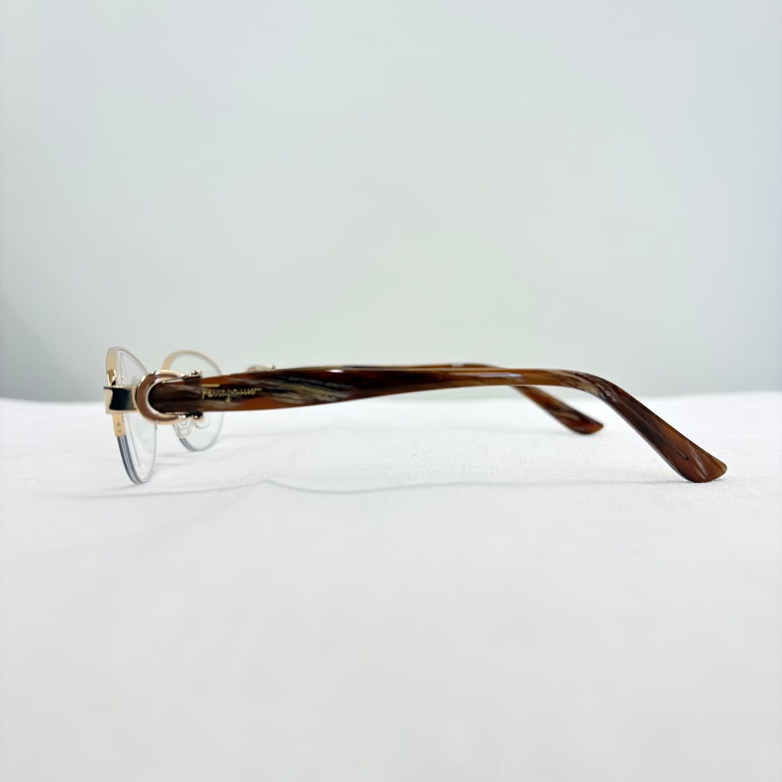 FERRAGAMO 페레가모 골드 오벌형 반무테 상품이미지4