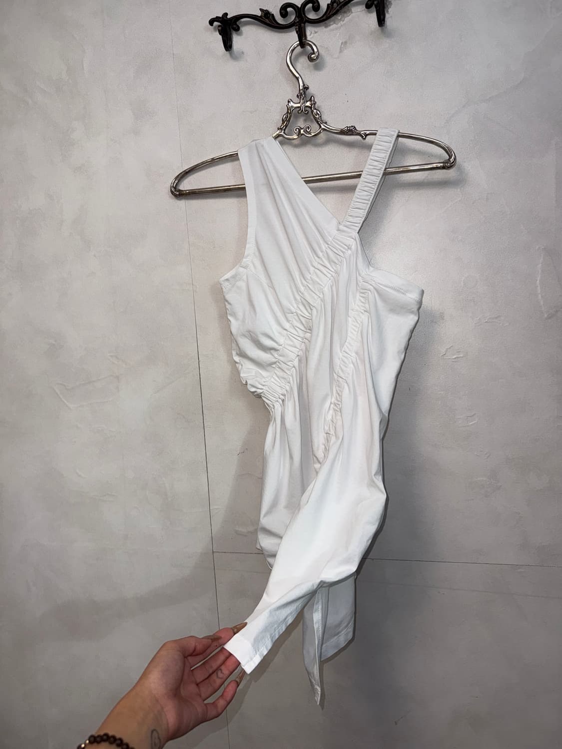 White unbalance draped shirring 슬리브리스 상품이미지3