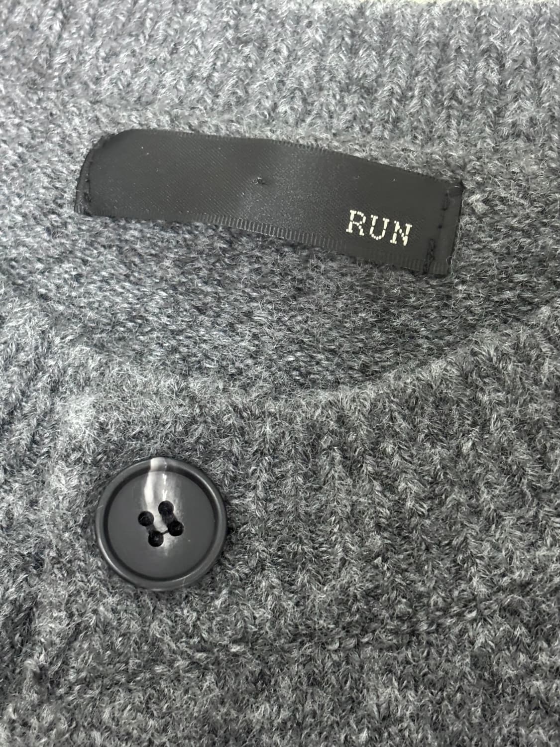 RUN 크롭 그레이 니트 가디건 상품이미지3