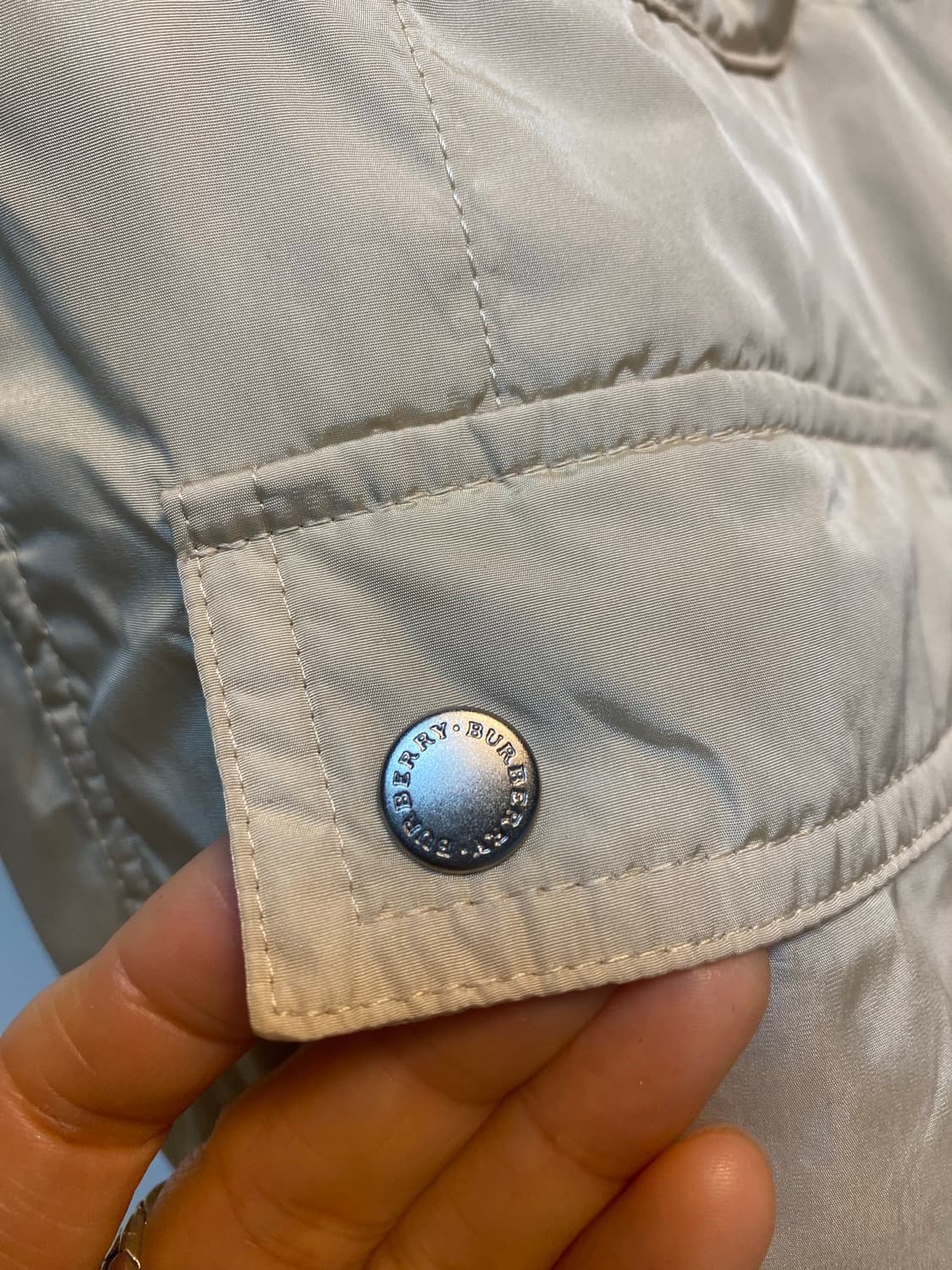 버버리 런던 여성 패딩 조끼 38사이즈 상품이미지4