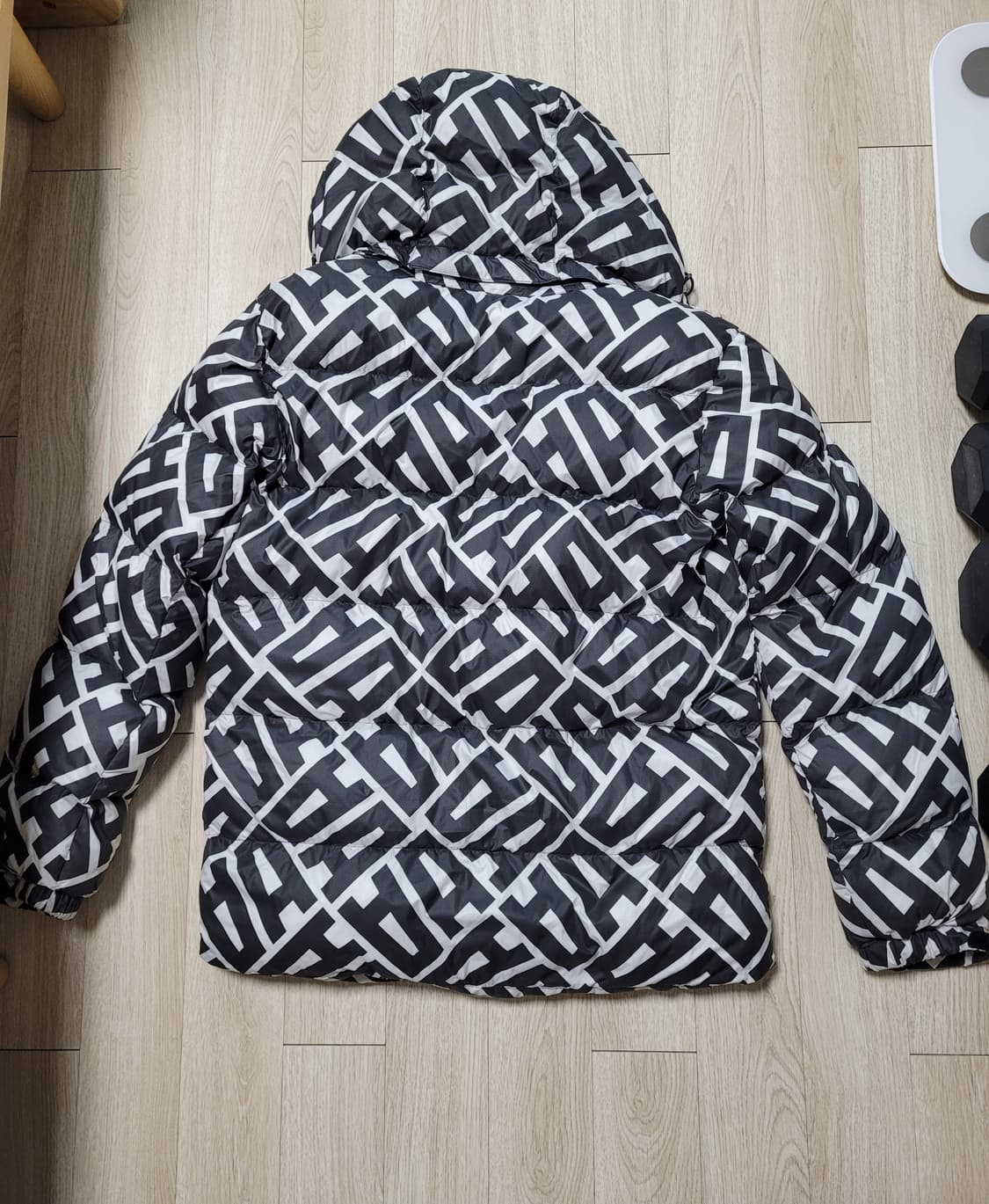 아디다스 AOP 레터링 패딩 사이즈 100 상품이미지8