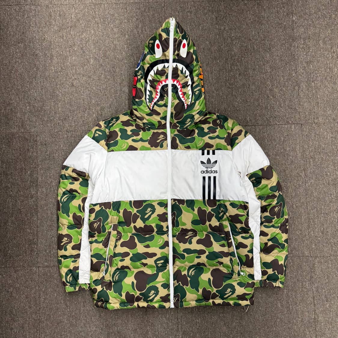아디다스 x 베이프 샤크 카모 다운 패딩 (XL)  상품이미지1