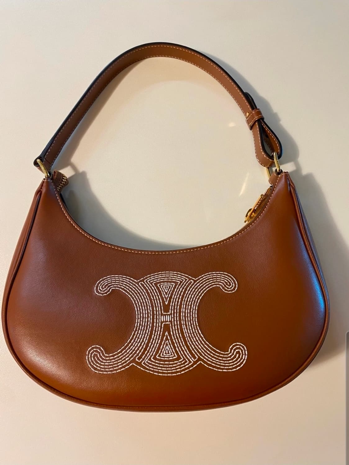 셀린느 트리옹프 아바백 브라운 상품이미지1