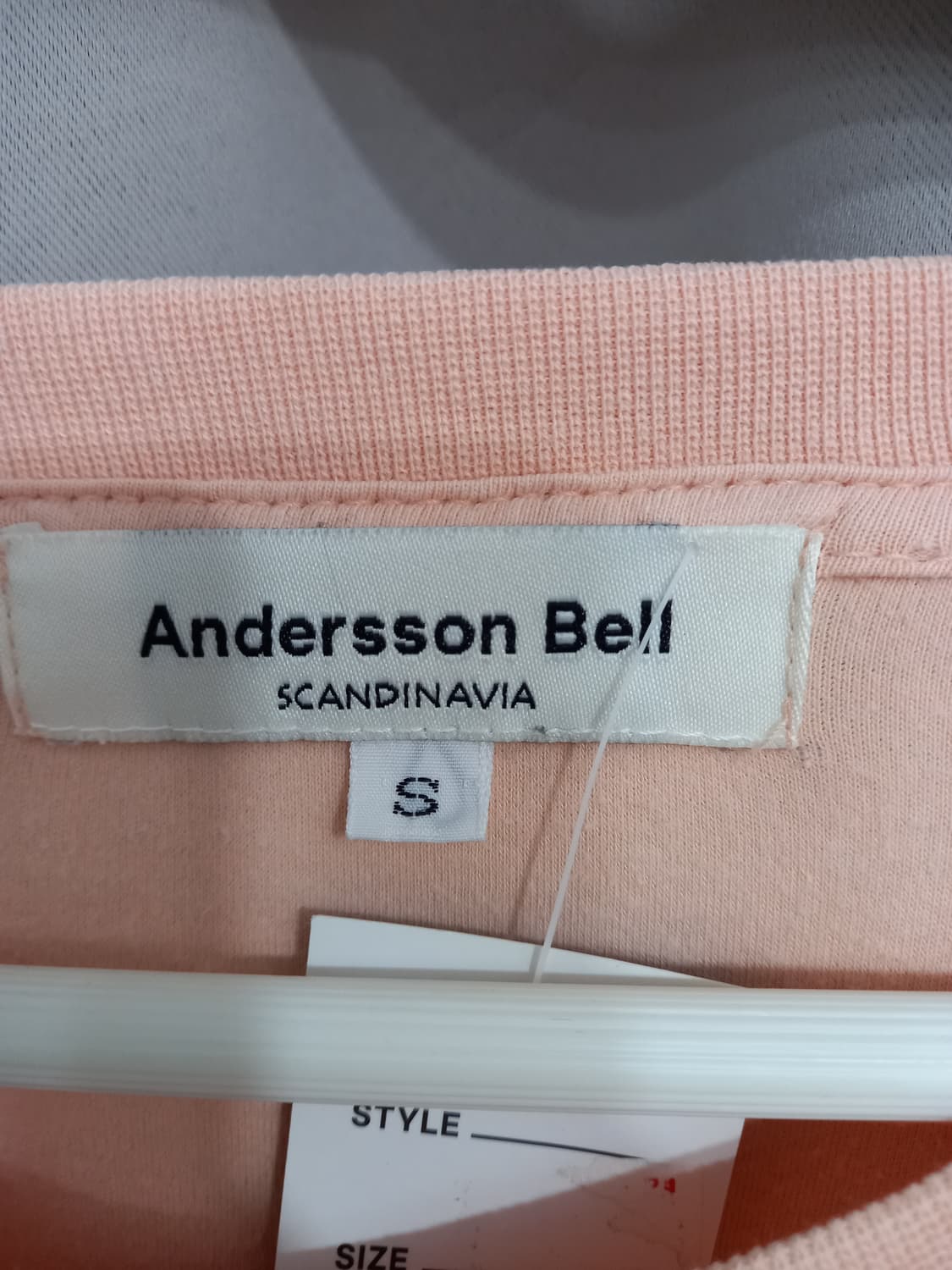 Anderson bell 맨투맨 상품이미지2