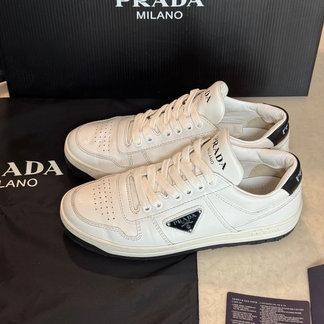 프라다 다운타운 스니커즈 화이트 36.5 상품이미지4