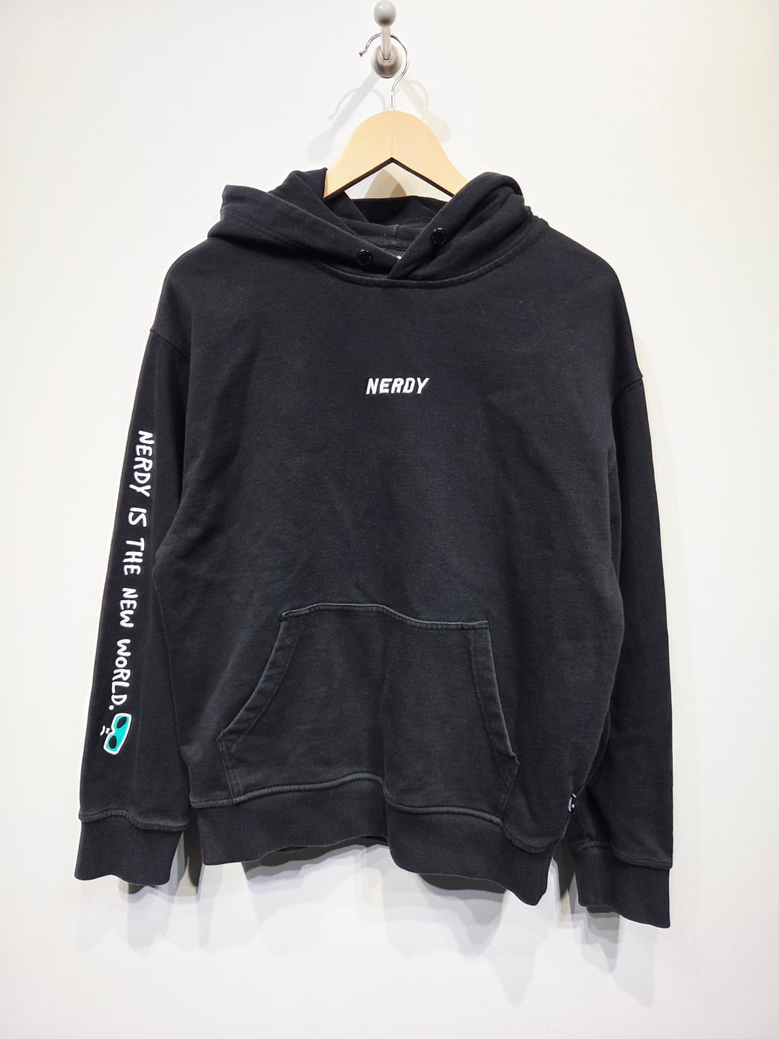 널디 NERDY 사이드로고 블랙 후드 티셔츠_S 상품이미지2