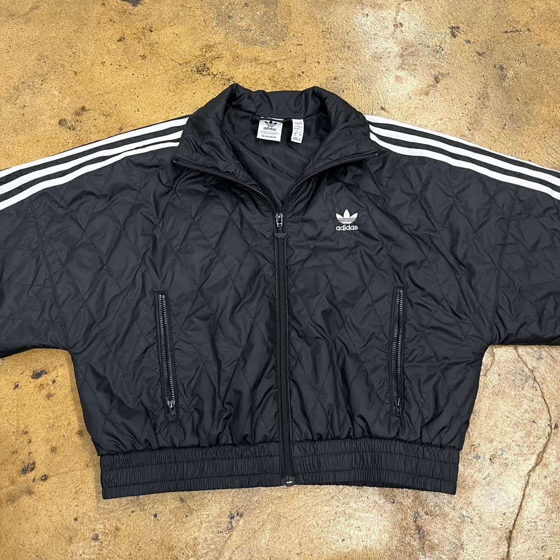 아디다스 블랙 리폼 크롭 숏 패딩  상품이미지3