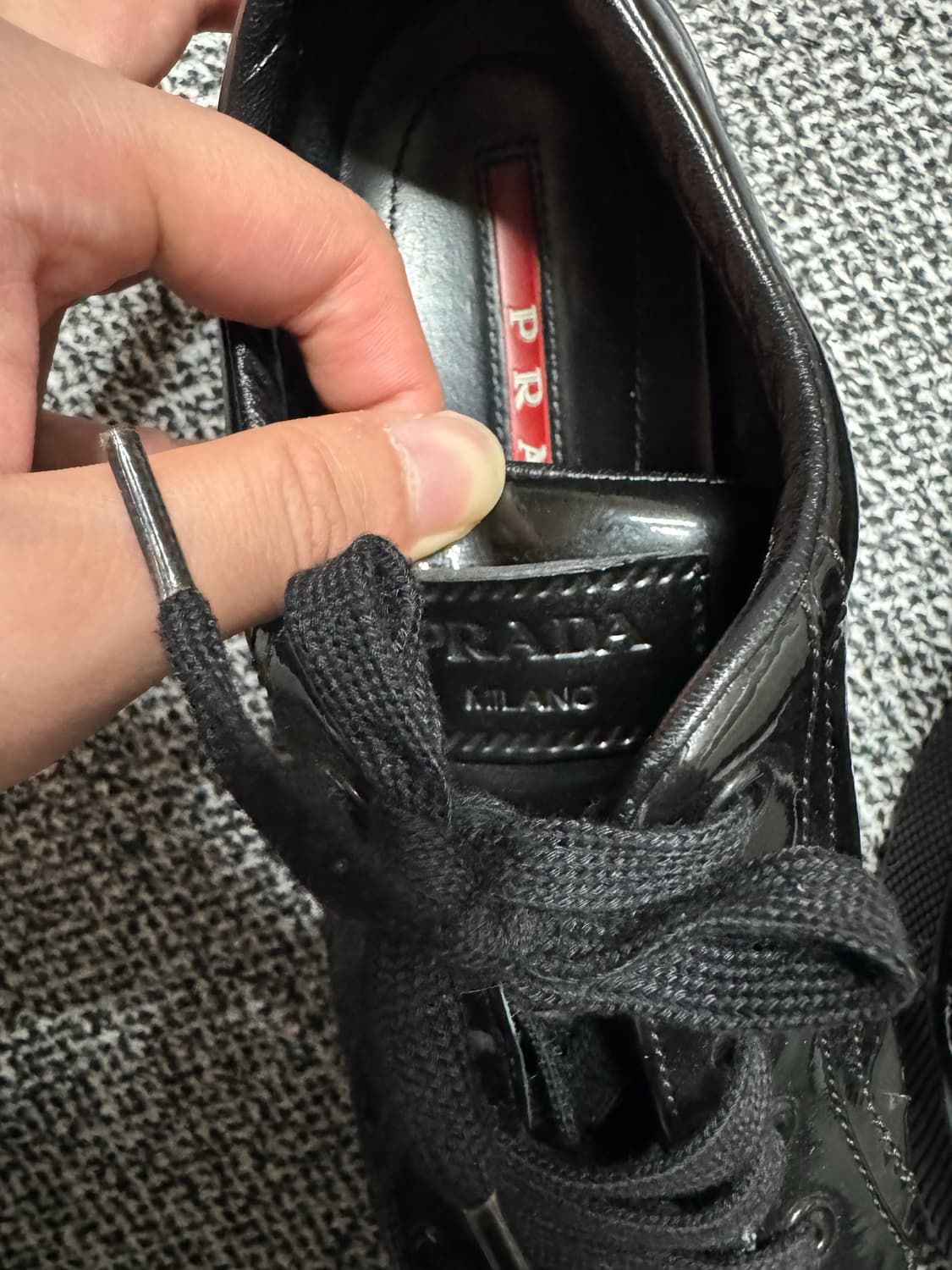 프라다 블랙 스니커즈 상품이미지3