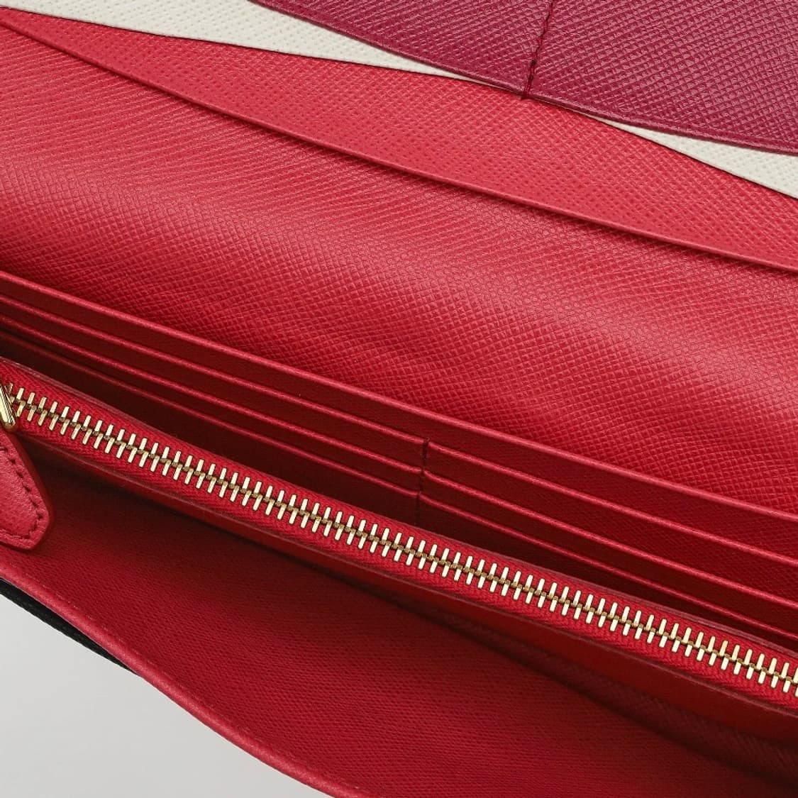 프라다 사피아노 메탈로고 카프스킨 장지갑 상품이미지8