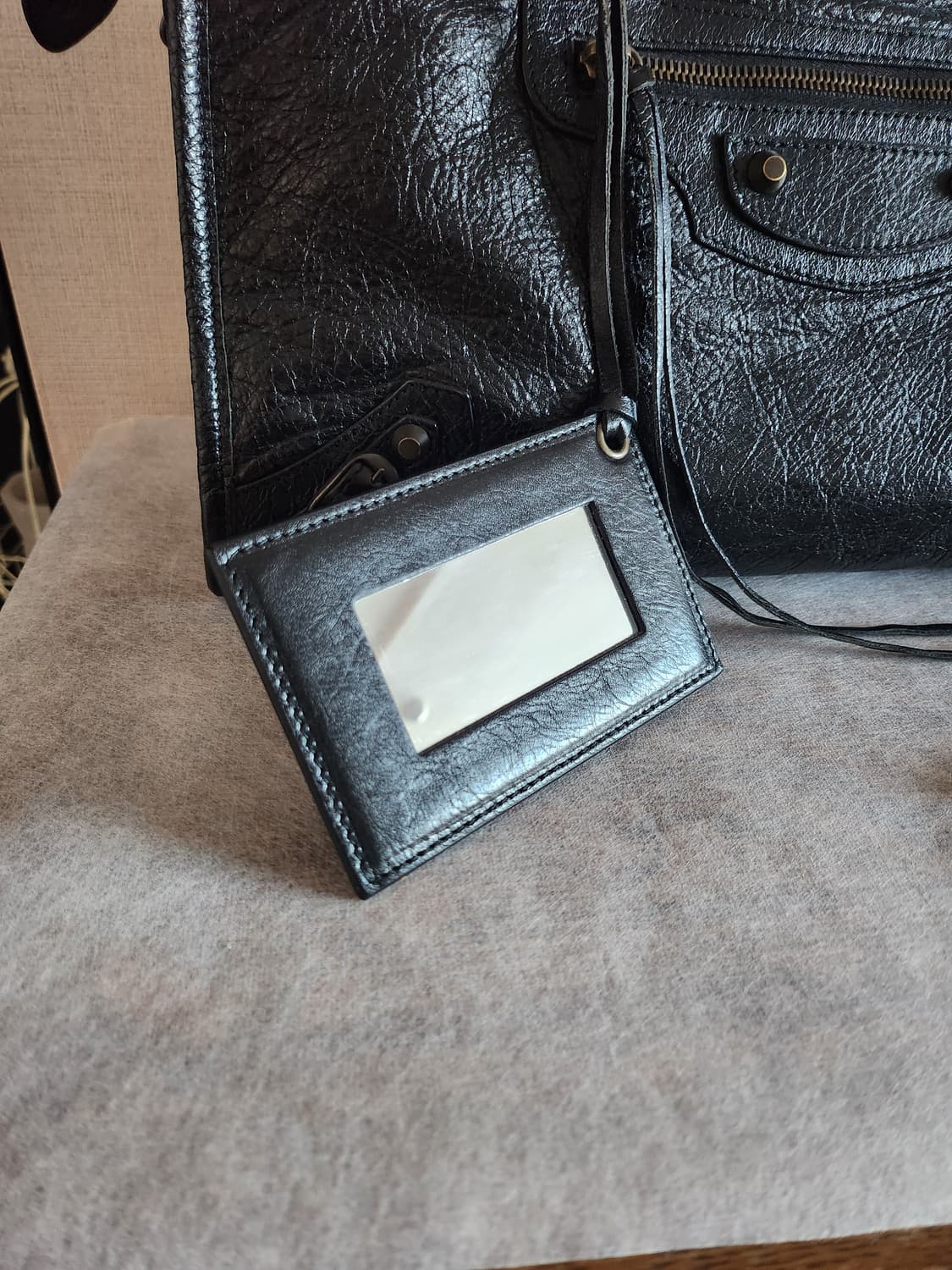 발렌시아가 모터 시티 미듐 블랙 흑장 상품이미지10