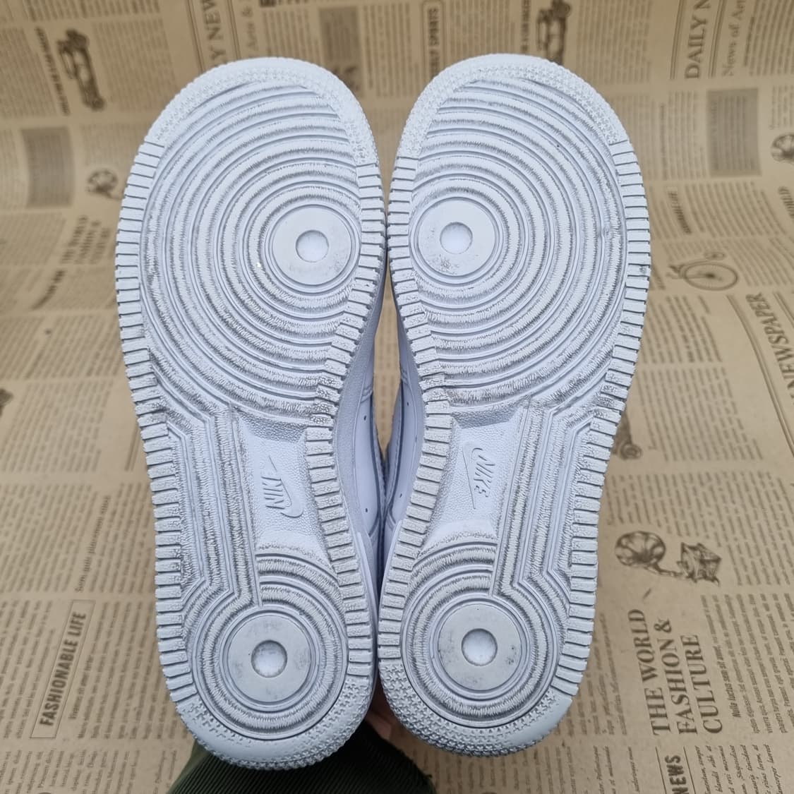 나이키 에어포스1 로우 화이트 여성운동화235 상품이미지3