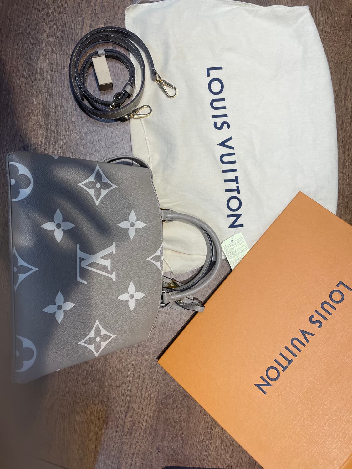 루이비통 모노그램 앙프렝뜨 루미네즈 PM 토트백 상품이미지2