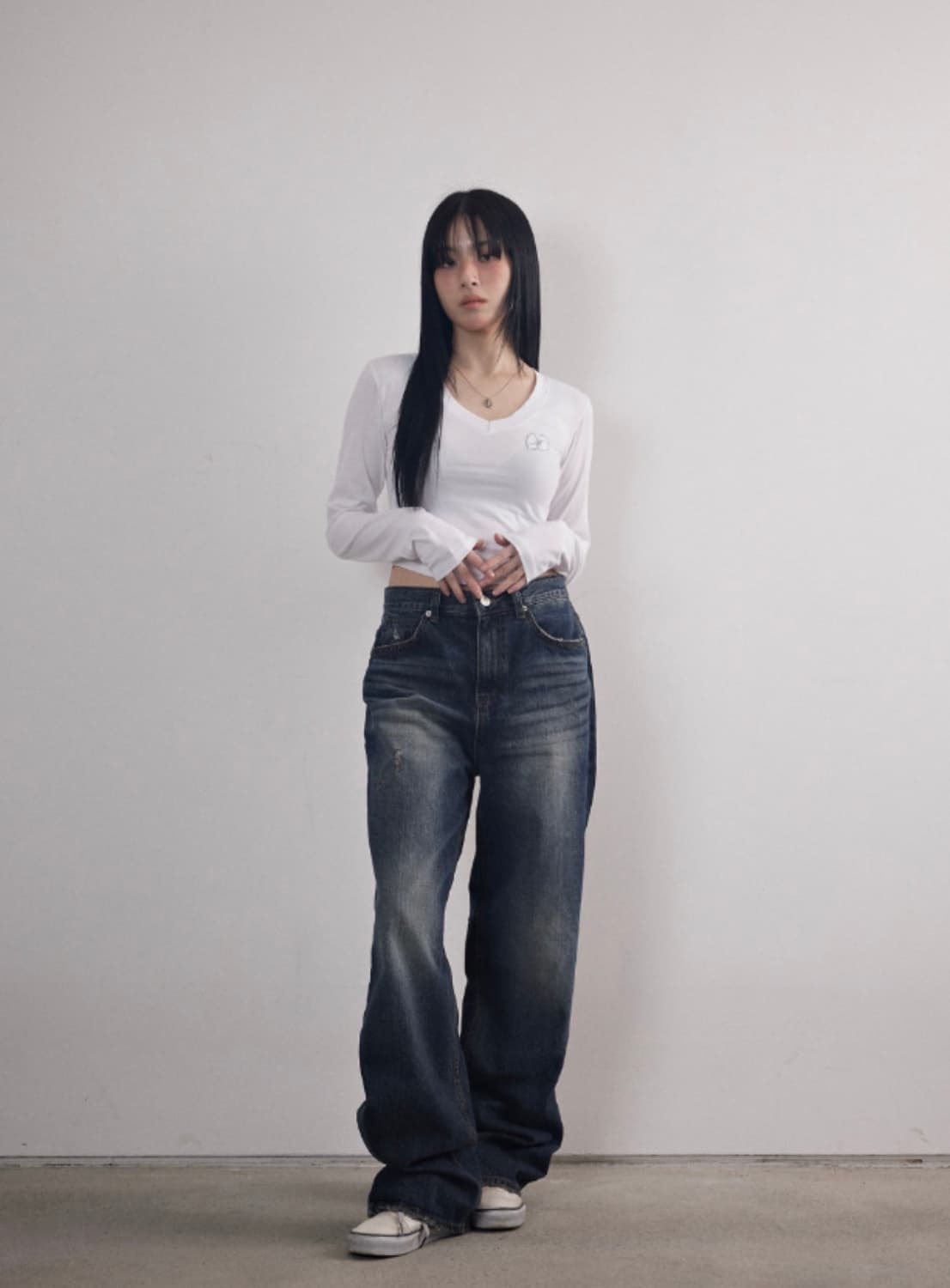 애즈온 slinn v neck tee white 상품이미지3