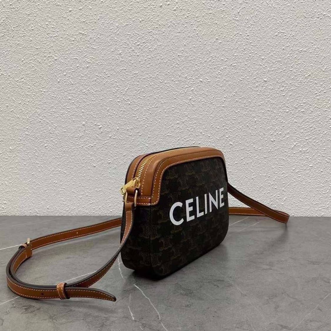 셀린느(Celine) 스몰 카메라 백(Small Camera Bag) 상품이미지4