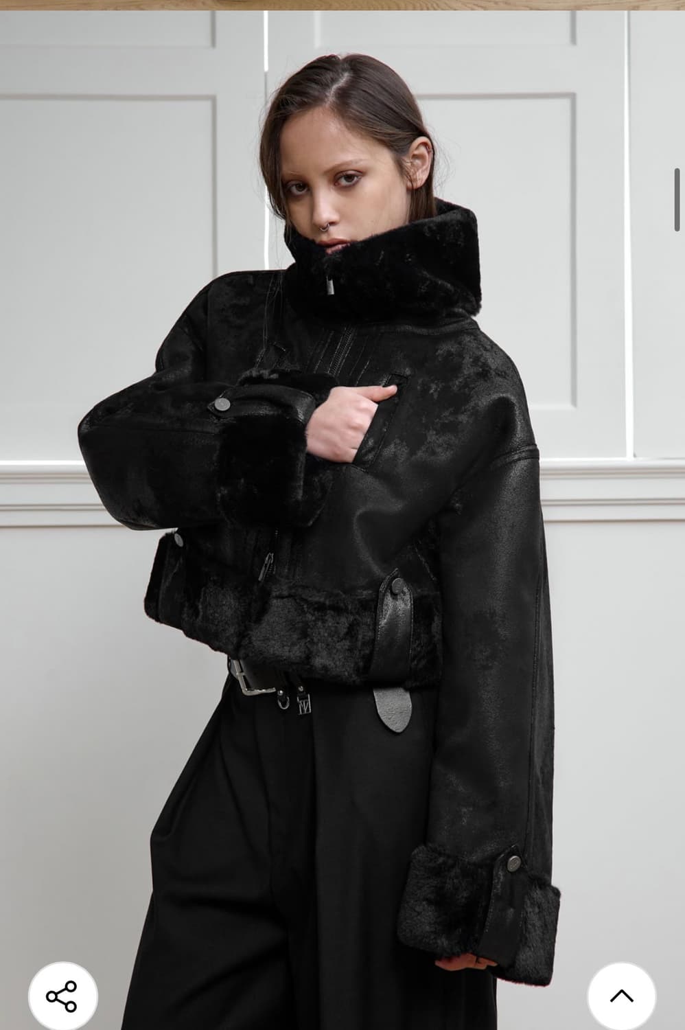 트리밍버드 크랙 볼드 크롭 무스탕 블랙 상품이미지7