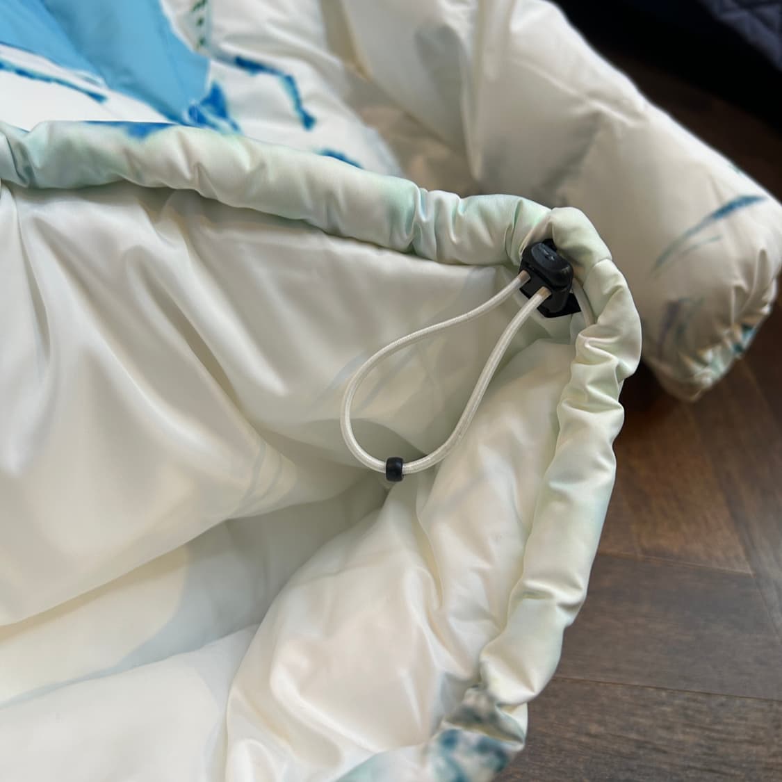 OIOI 오아이오아이 설산패딩 화이트 프린팅 숏패딩 상품이미지5