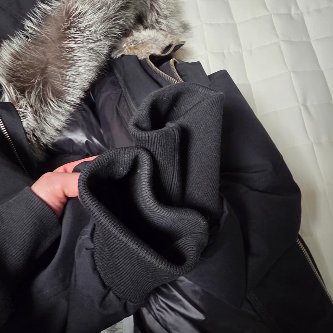 {클로젯}[42][23~24F/w]맥케이지 딕슨 실버퍼 숏 다운 패딩 상품이미지9