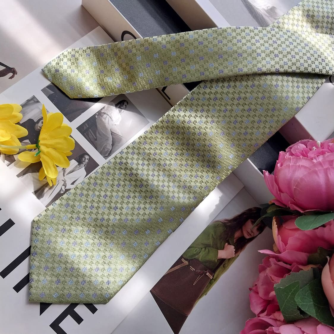 셀린느 실크 민트 트리오페 자수 넥타이 9.1cm A+등급 K2556
 상품이미지3