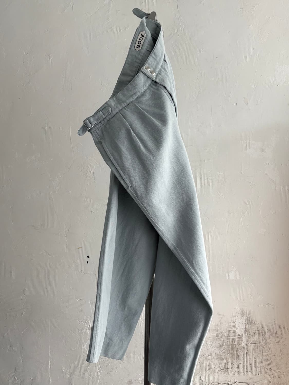 Bode 보디 스카이 블루 컬러 버튼 플라이 사이드 스트랩 팬츠  상품이미지7