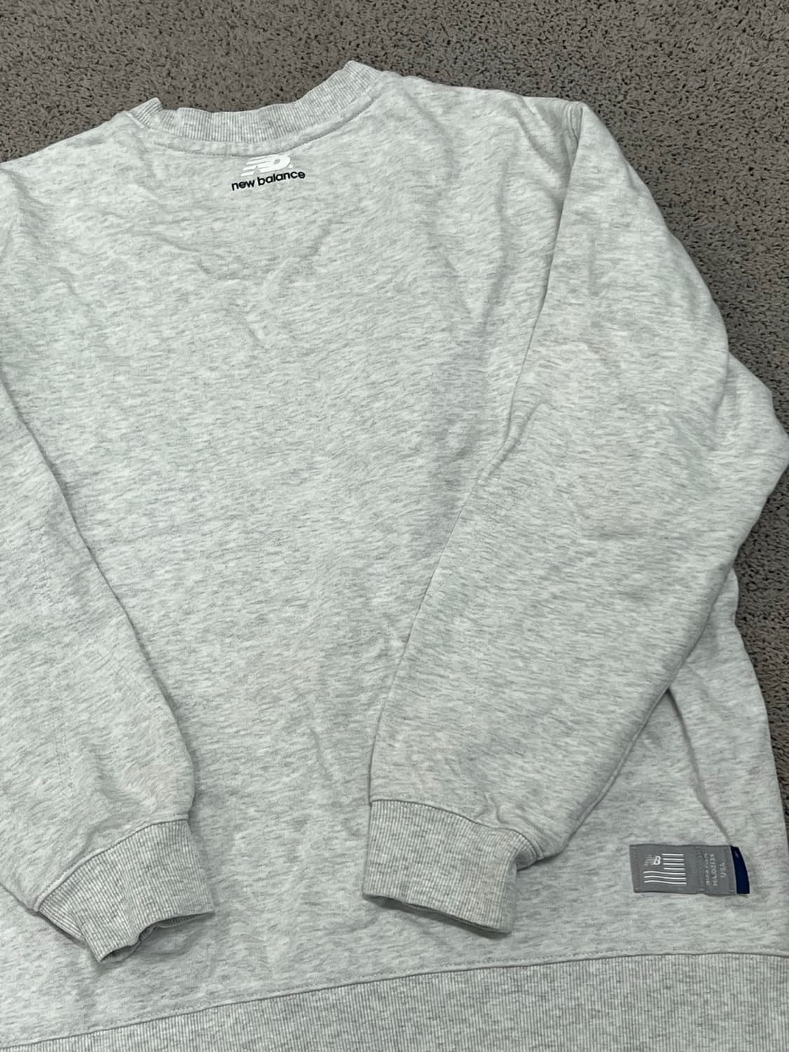 (100) 뉴발란스 스펠아웃 맨투맨 라이트그레이 상품이미지4