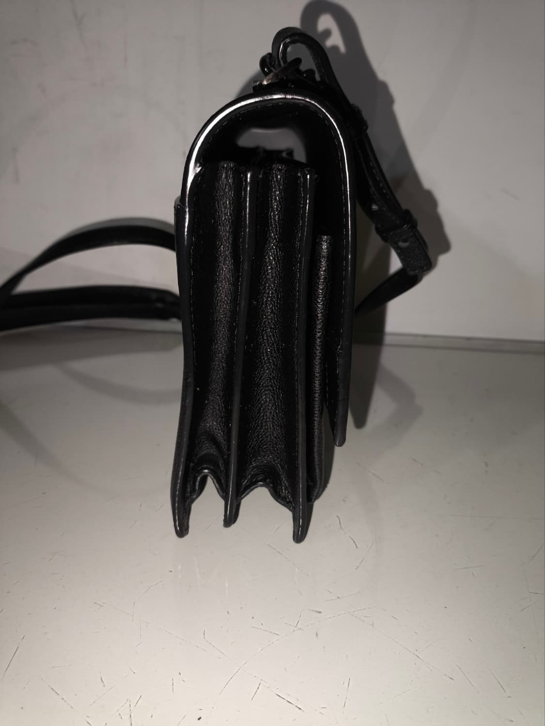 쿠론 메탈 벨 미니 크로스백 상품이미지5