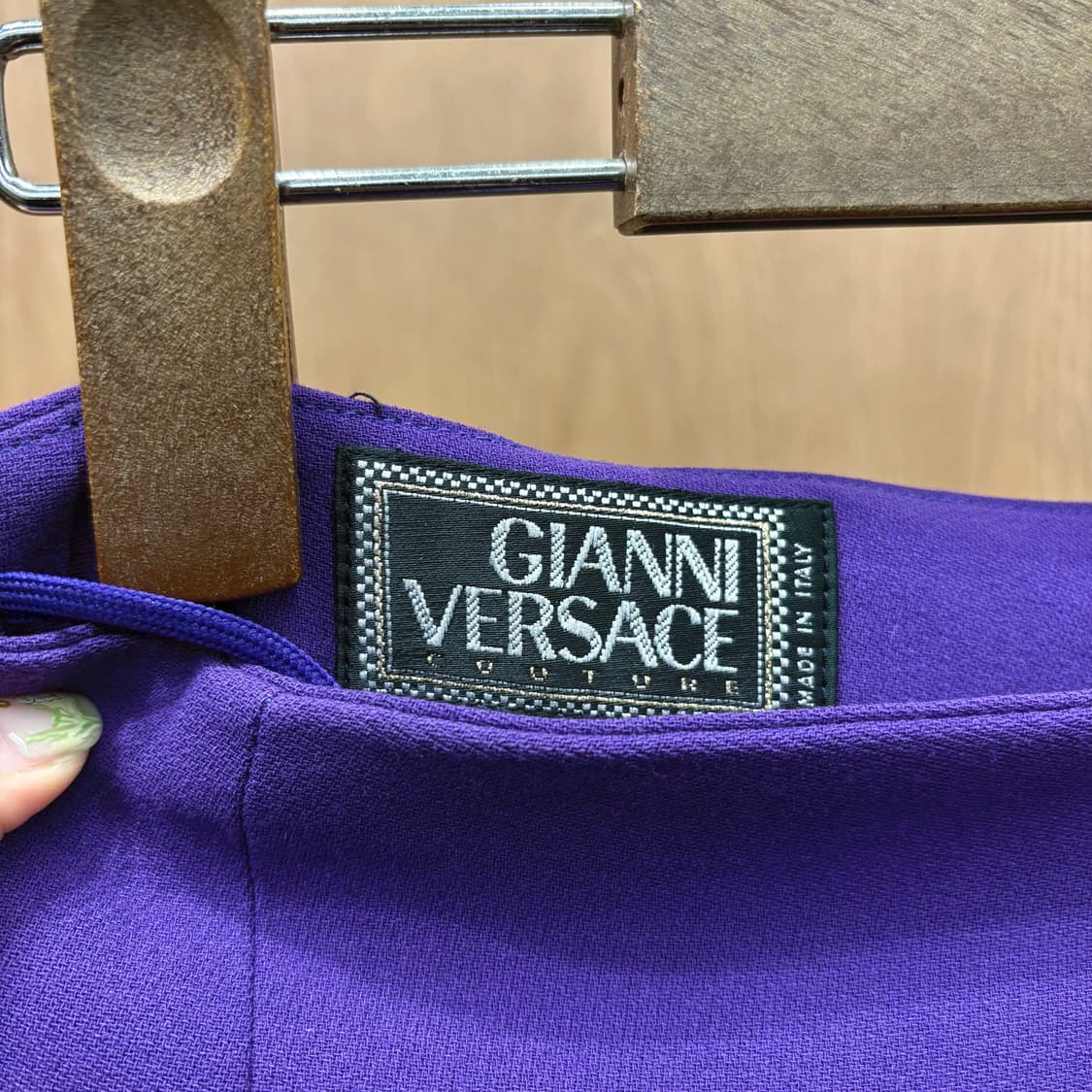 베르사체 미디 스커트 무지 백 슬릿 디테일 H라인 퍼플 상품이미지6