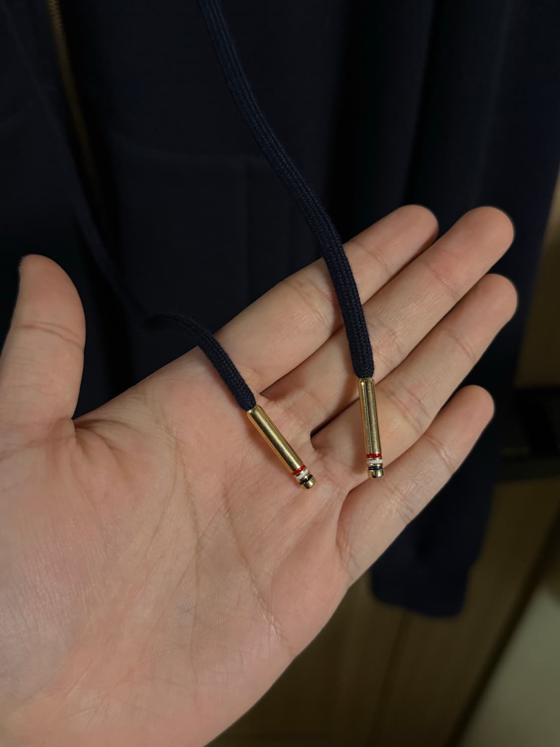 톰브라운 백삼선 금장 후드집업 네이비 신형 5  상품이미지4