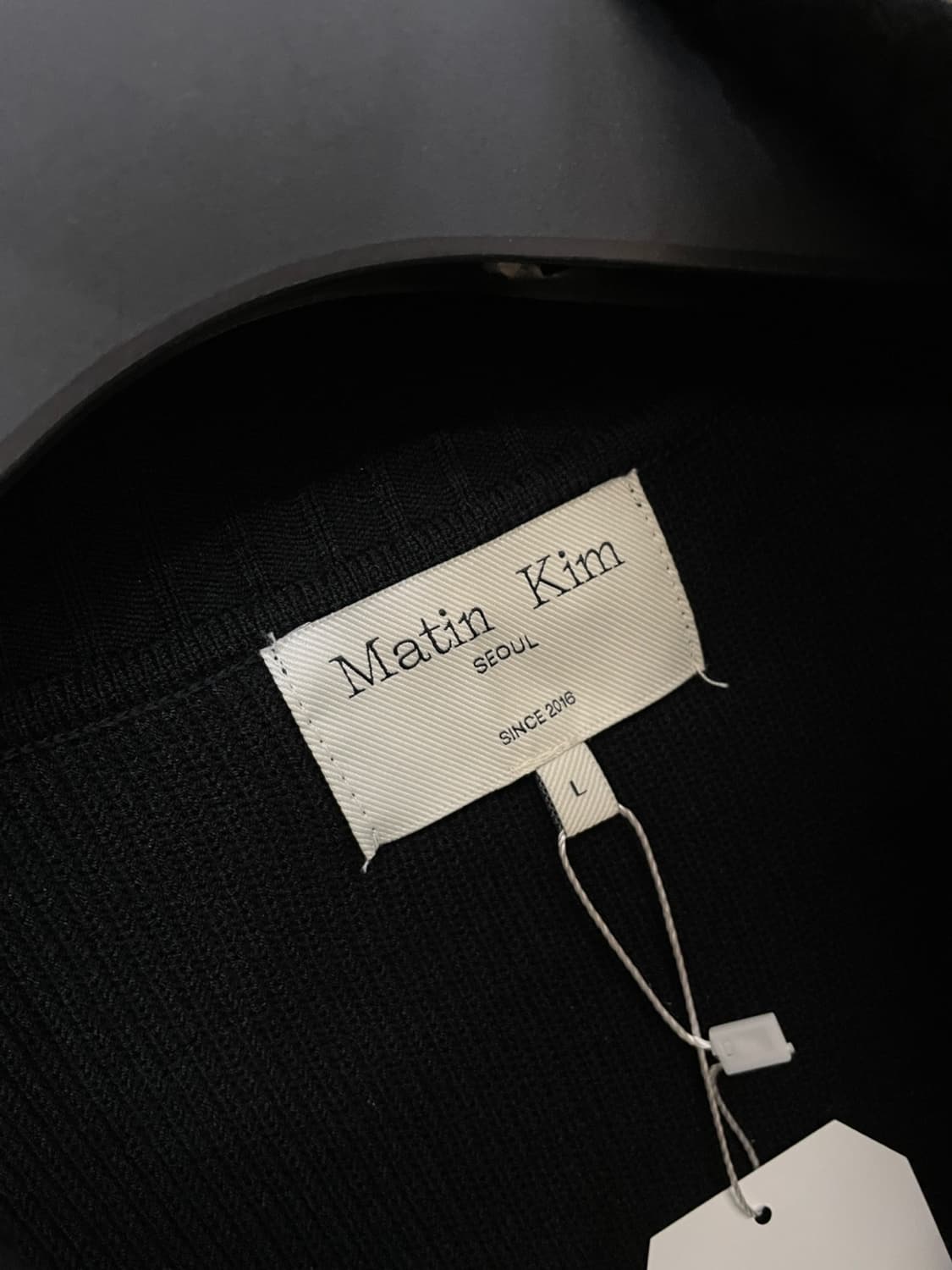 마뗑킴 스펠 포인트 스트라이프 니트 베스트  상품이미지4