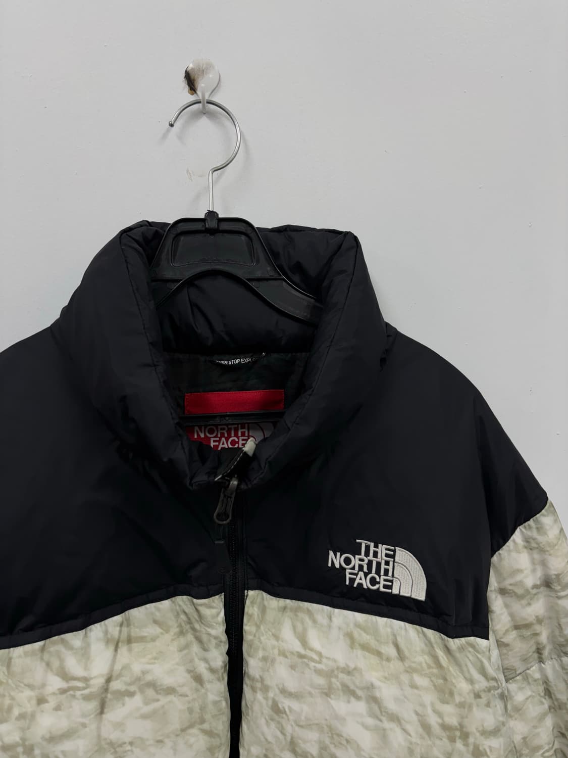 노스페이스x슈프림 페이퍼 프린트 다운패딩 상품이미지3