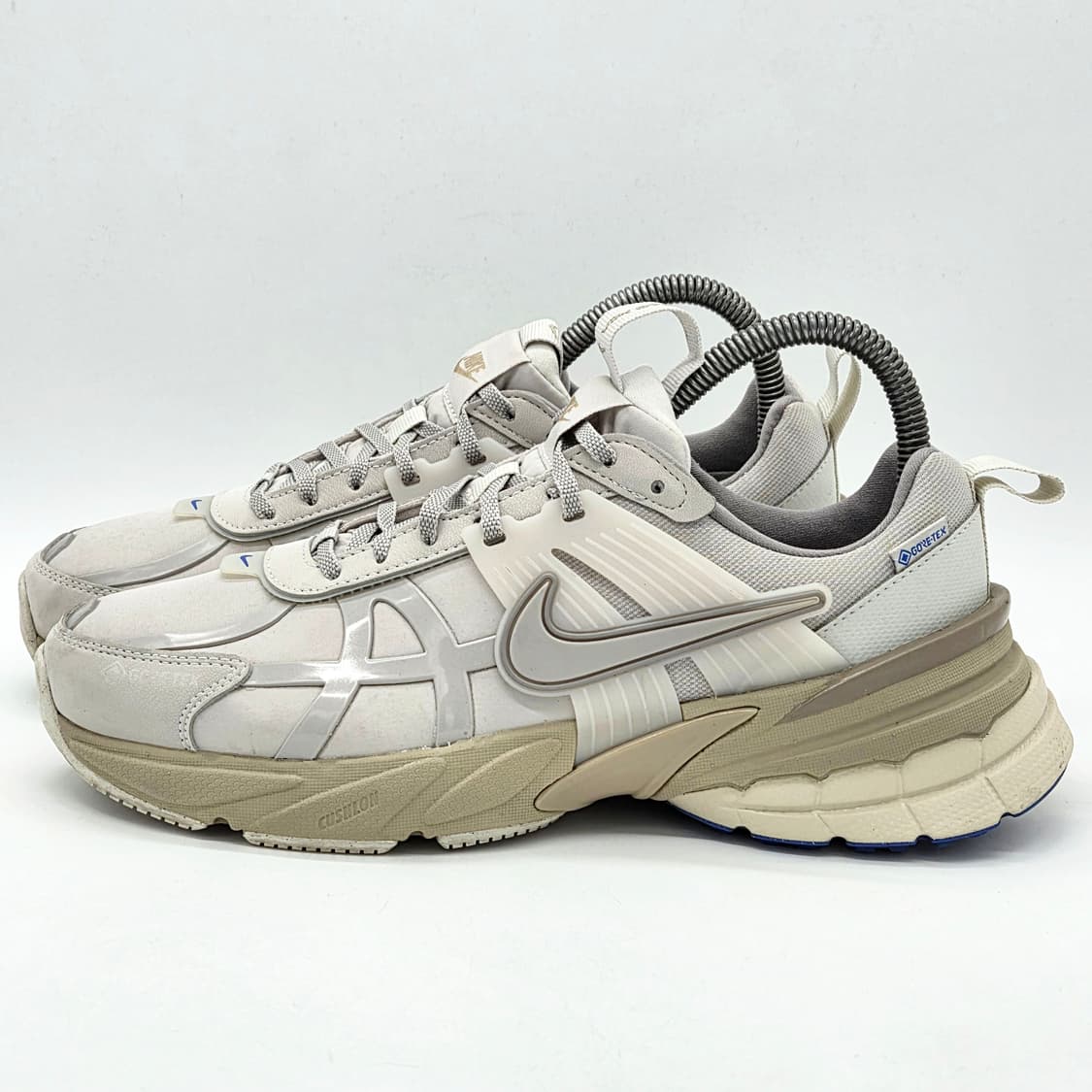  나이키 우먼스 V2K 런 고어텍스 라이트 본 (245)  상품이미지1