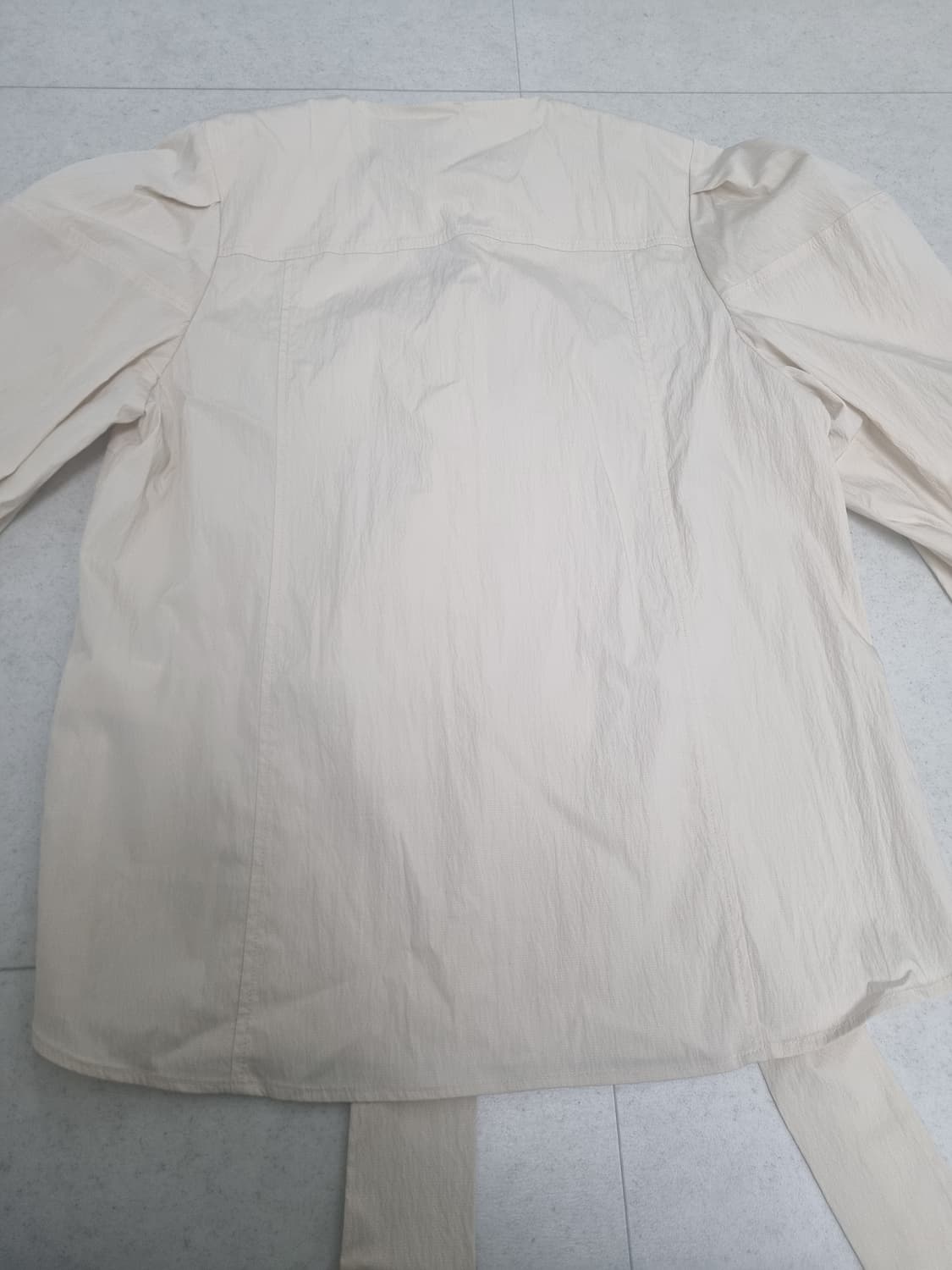 루에브르 타이 블라우스 (이나연 착용) 상품이미지6