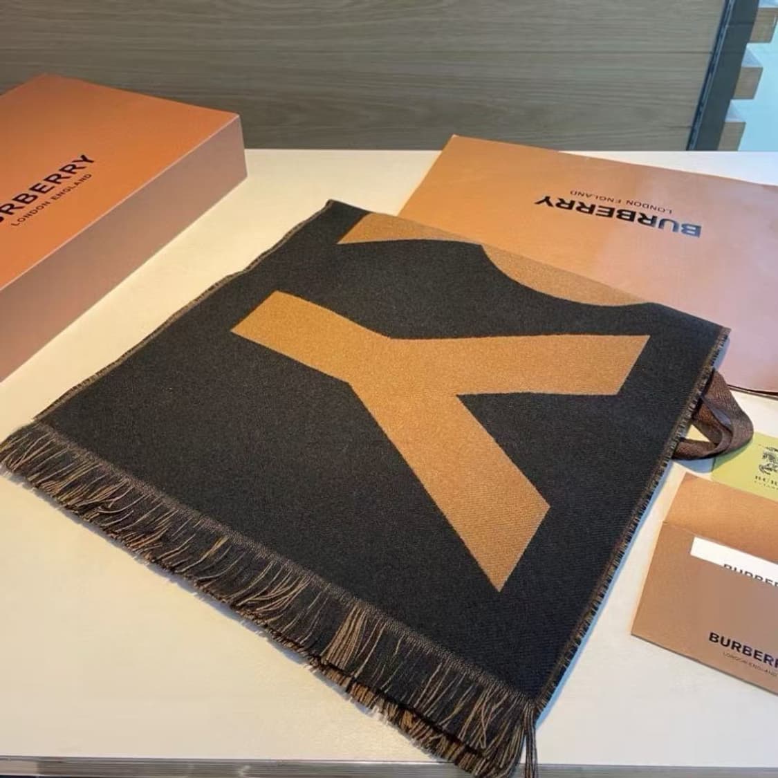 버버리숙녀 리버서블 스카프
 상품이미지4
