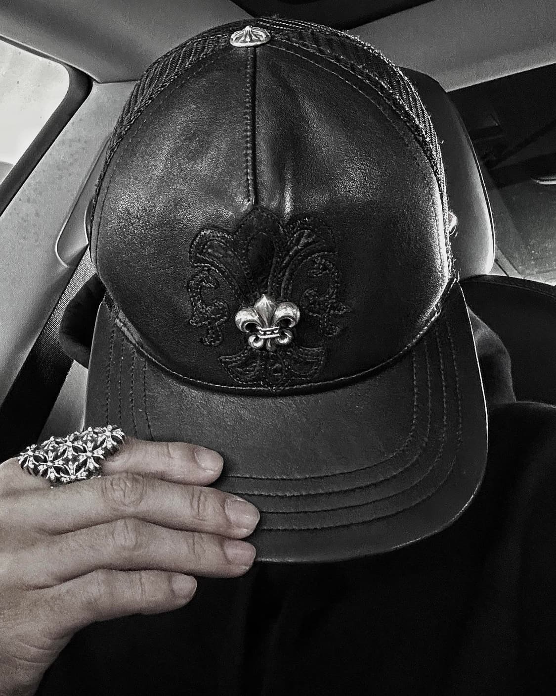 크롬하츠 플레어 참 레더 트러커 햇 상품이미지1