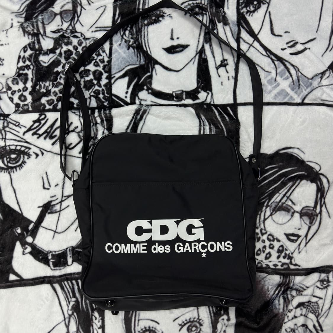 CDG 꼼데가르송 크로스백 상품이미지2