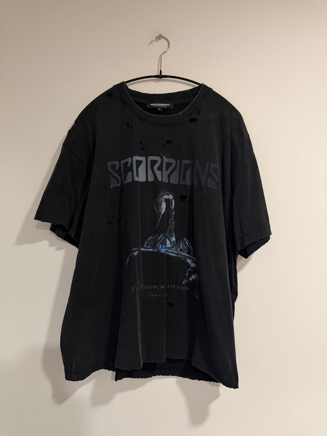 SCORPIONS 플래티넘 컬렉션 크롭 티셔츠 상품이미지2