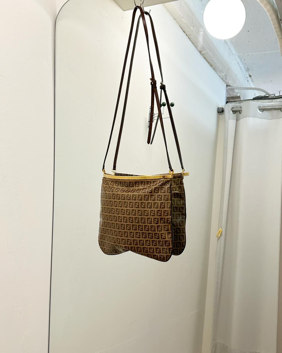 펜디 브라운 에나멜 맘마 크로스백  상품이미지2