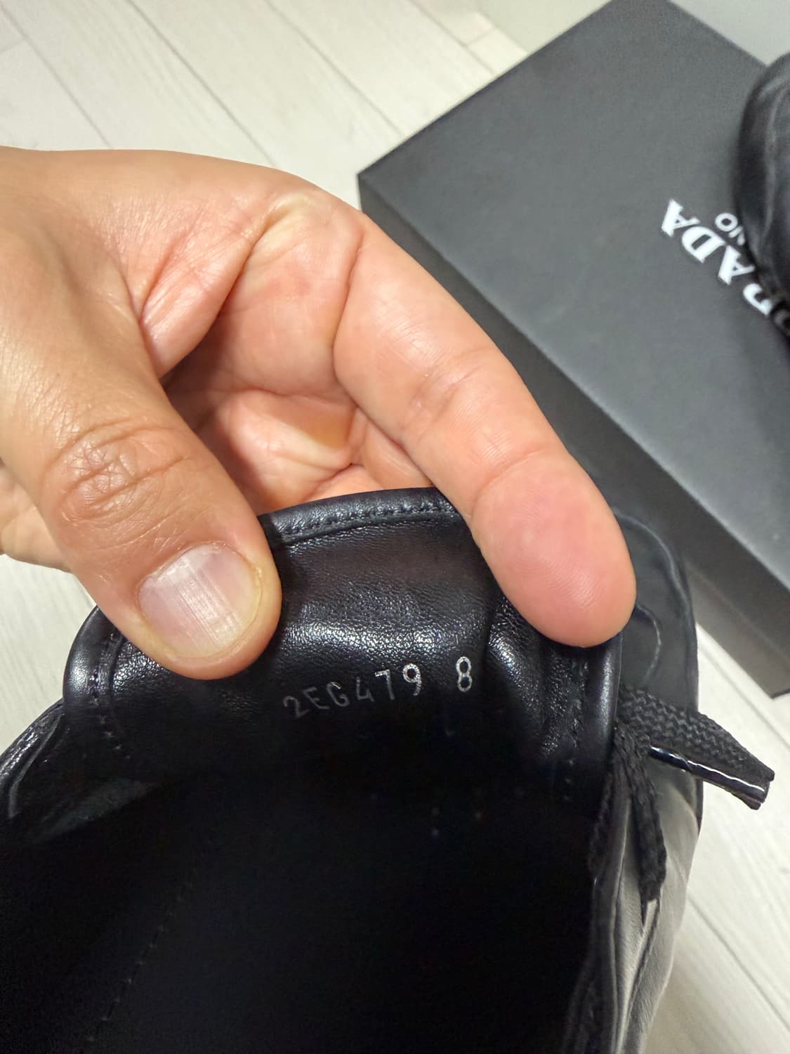 프라다 컬랩스 8판매합니다  상품이미지3