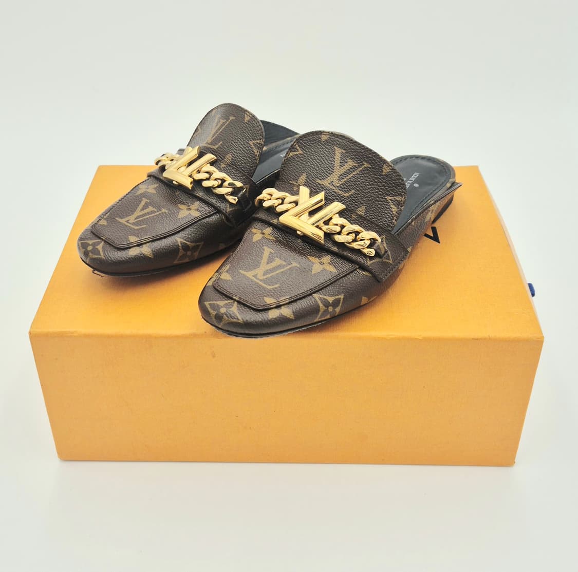 루이비통 어퍼케이스 여성 뮬 슬리퍼 36 상품이미지1